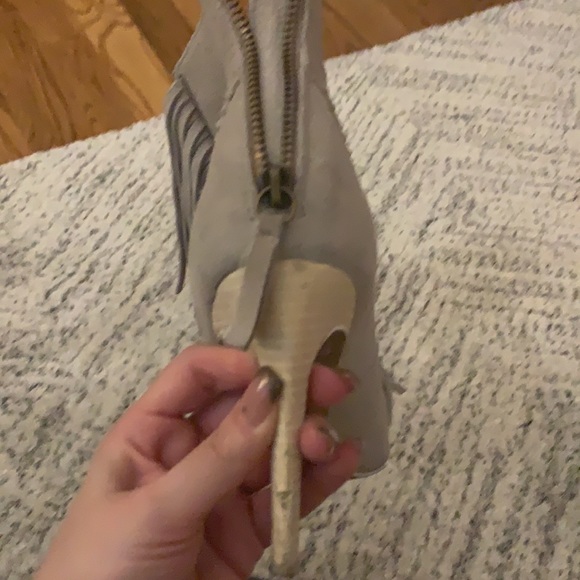 Joe’s Ankle Boot - Picture 4 of 5